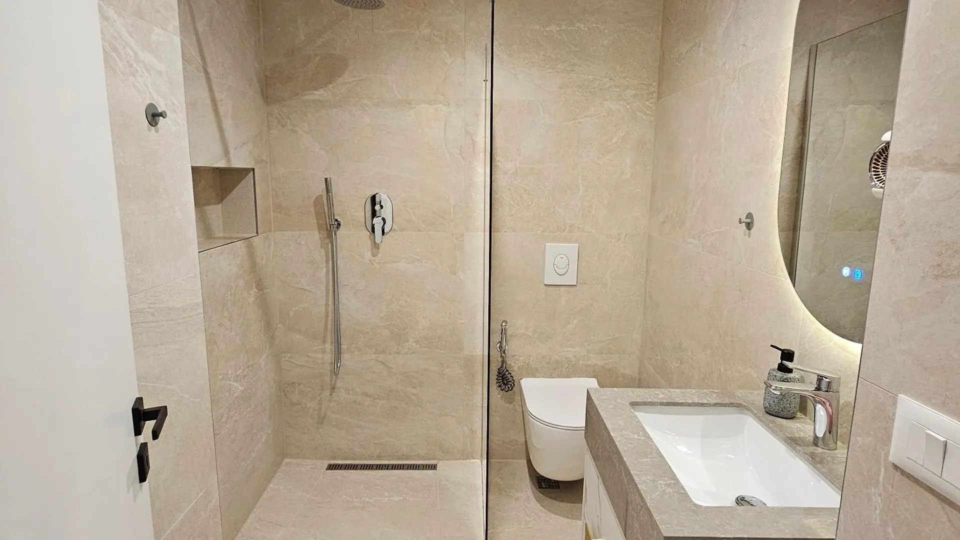 Jacuzzi Tirana Center Apart Apartment
